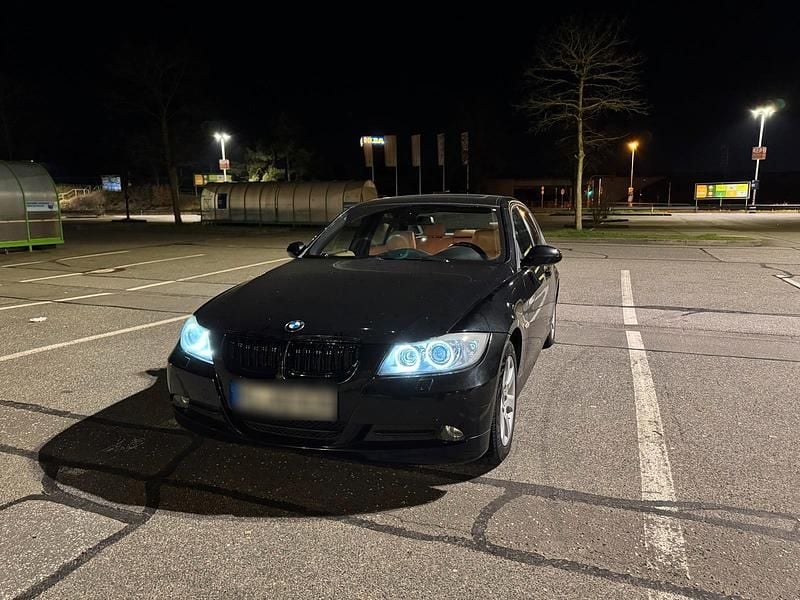 Gebraucht BMW 320 170 PS (125 kW) 2008 Schwarz Limousine