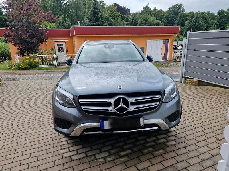 Grau Gebraucht 2018 Mercedes GLC250 SUV | 24.000 € (Superpreis) - Bild 1/4