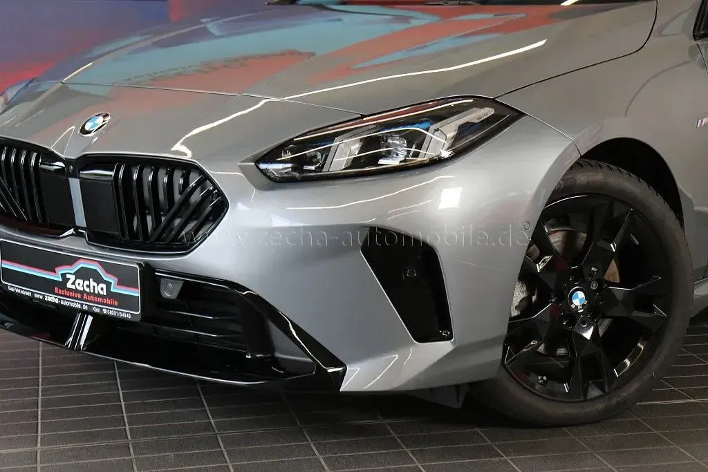 Gebraucht BMW 120 Performance 150 PS (110 kW) 2024 Skyscraper grau (c4w) Kleinwagen