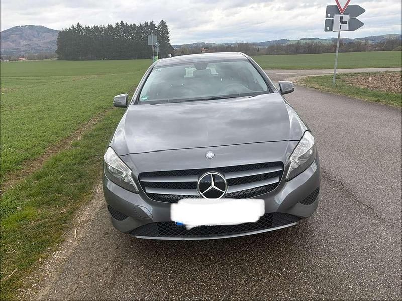 Gebraucht Mercedes A180 Urban 122 PS (89 kW) 2015 Limousine