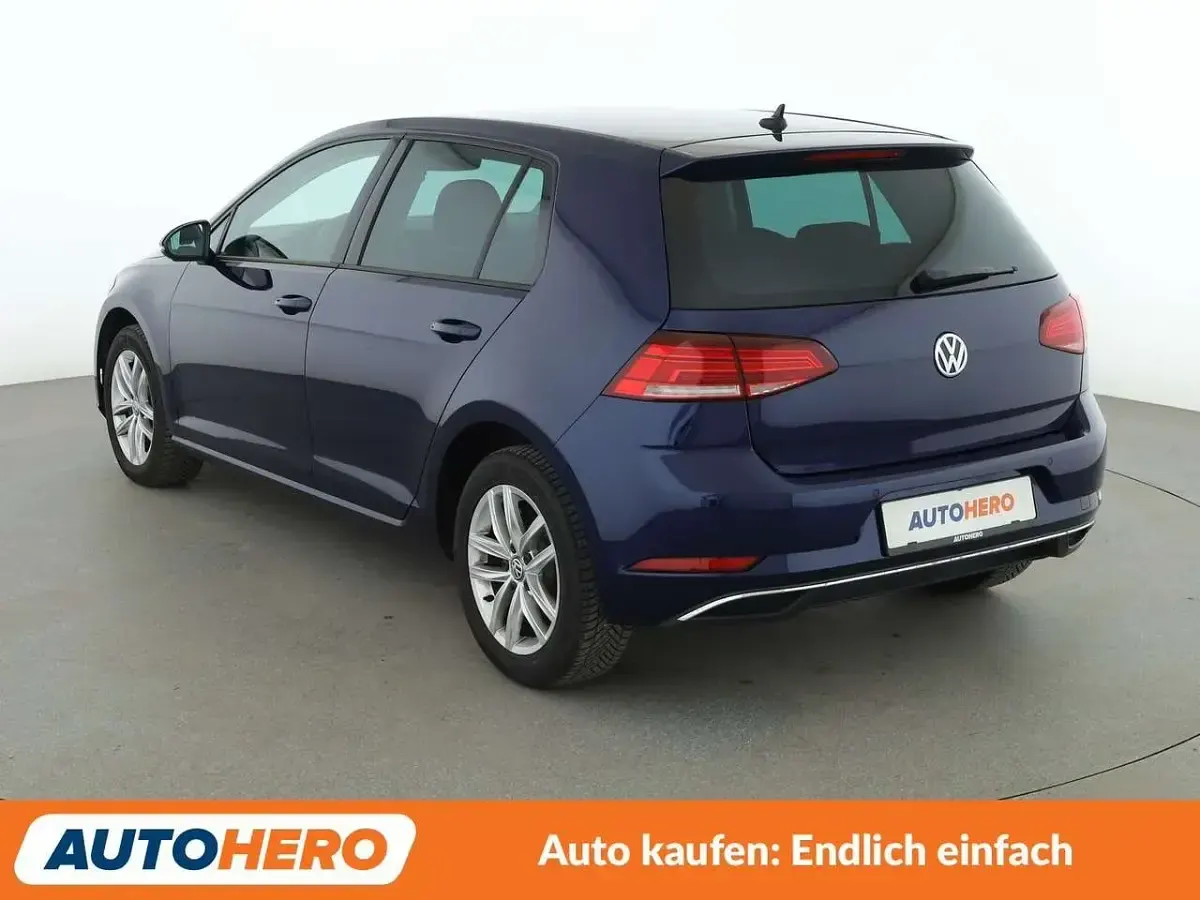 Gebraucht VW Golf VII Comfortline 116 PS (85 kW) 2018 Atlantic blue Limousine