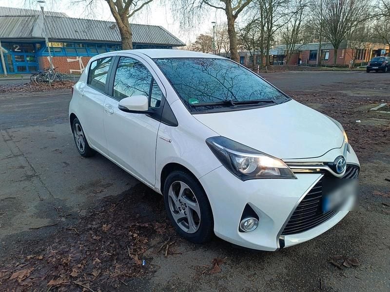 Gebraucht Toyota Yaris Hybrid Edition-S 75 PS (55 kW) 2017 Weiß Kleinwagen