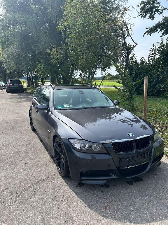 Grau Gebraucht 2007 BMW 330 Kombi | 2.500 € (Superpreis) - Bild 1/4