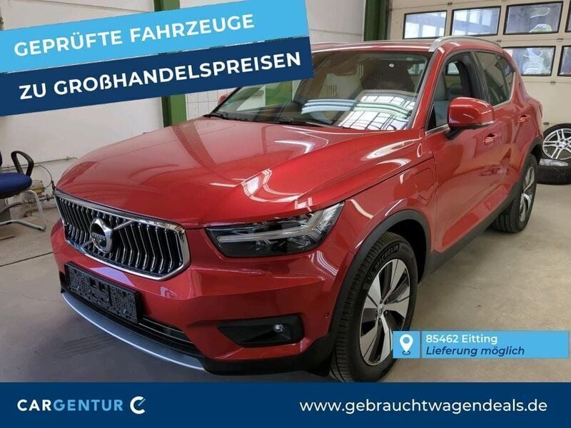 Fusion red / (metallic) Gebraucht 2022 Volvo XC40 Inscription SUV | 30.590 € (Superpreis) - Bild 1/2