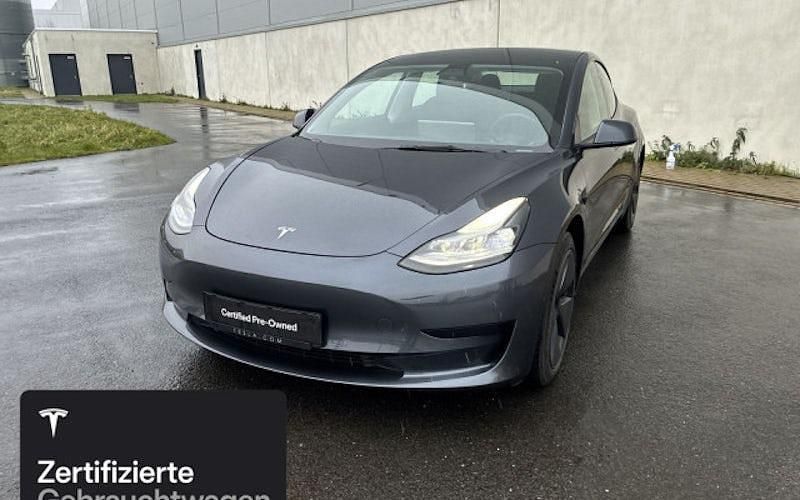 Silber Gebraucht 2021 Tesla Model 3 Standard Range Limousine | 24.400 € (Fairer Preis) - Bild 1/4