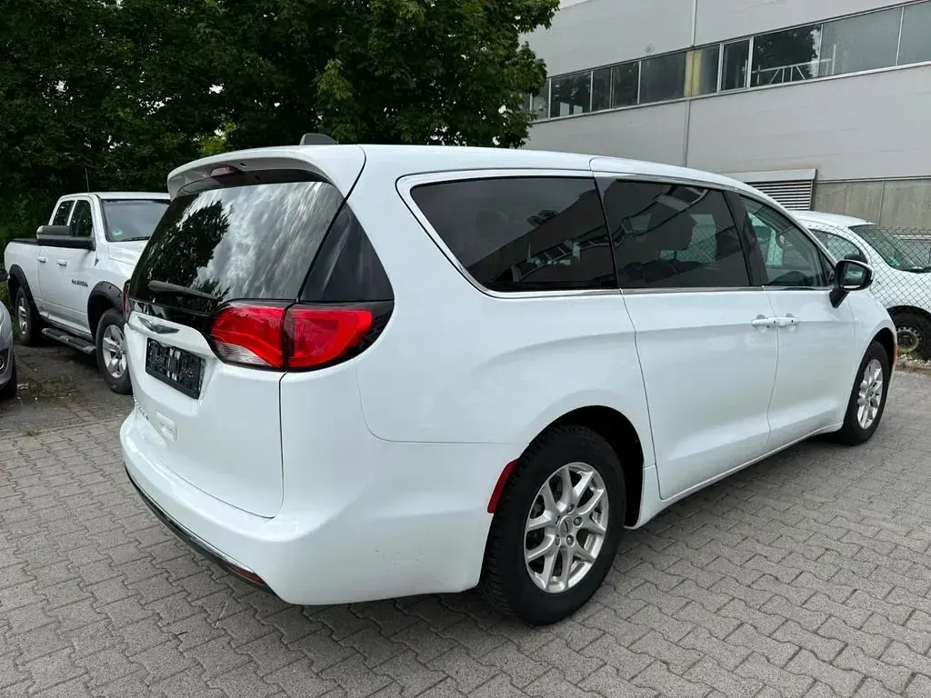 Gebraucht Dodge Grand Caravan 287 PS (211 kW) 2022 Weiß Van / Kleinbus