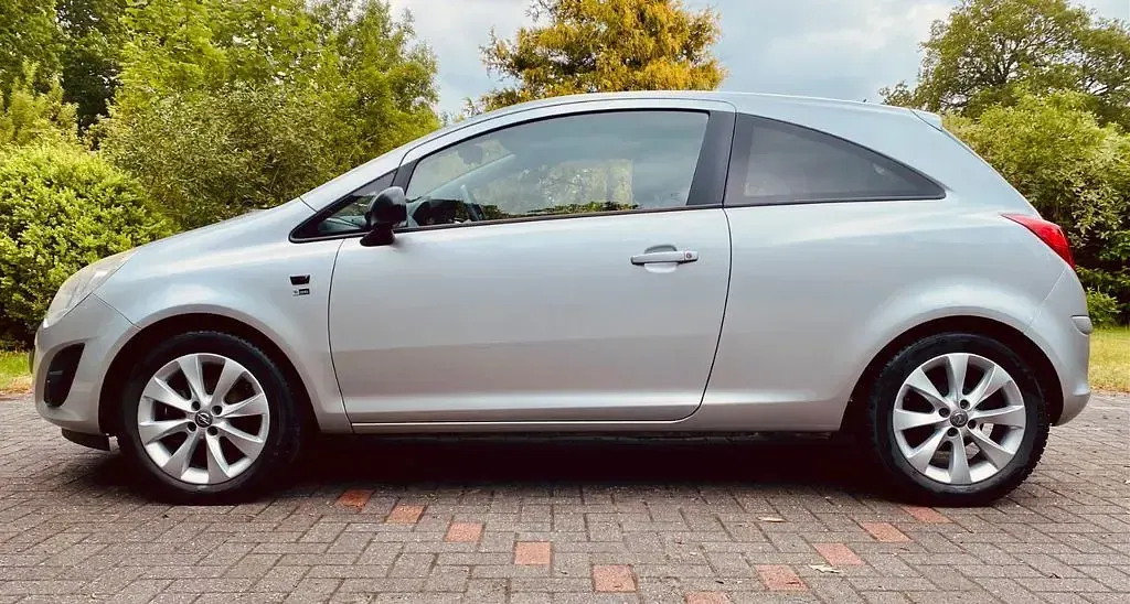 Gebraucht Opel Corsa 69 PS (50 kW) 2012 Silber Kleinwagen