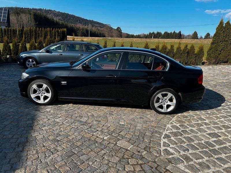 Gebraucht BMW 320 184 PS (135 kW) 2010 Schwarz Limousine