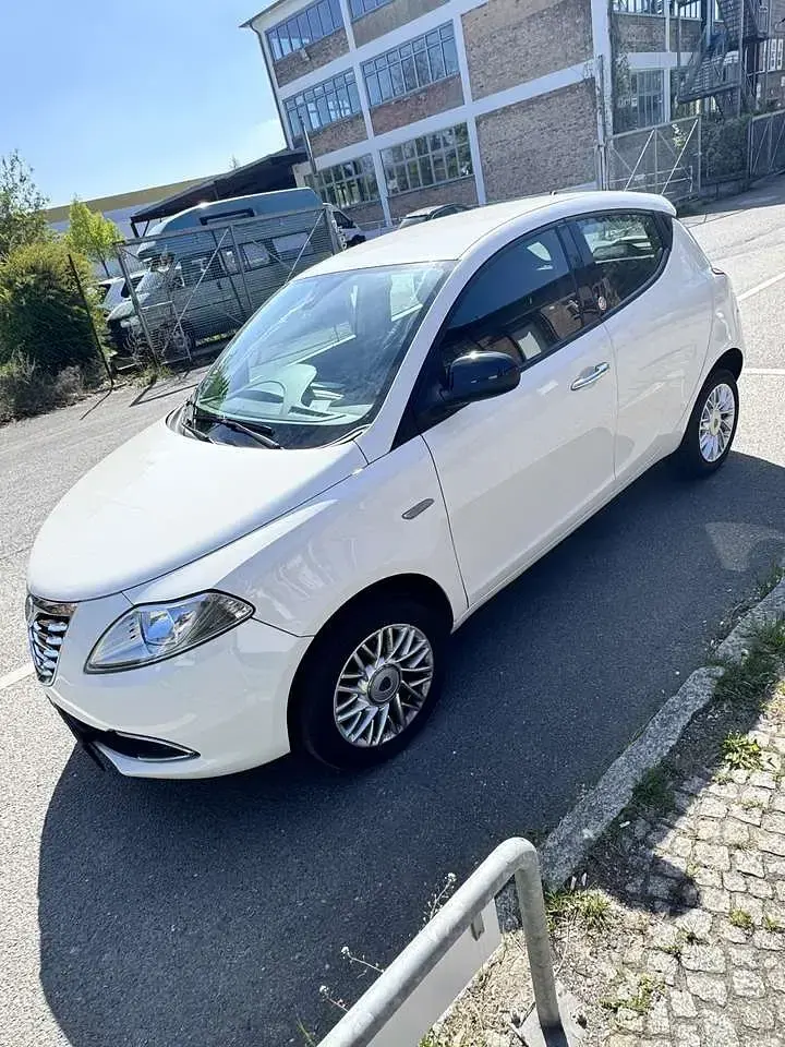 Second-hand Lancia Ypsilon 80 CP (58 kW) 2014 Hatchback