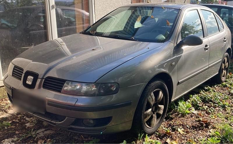 Braun Gebraucht 2004 Seat Leon Kleinwagen | 750 € (Guter Preis) - Bild 1/4