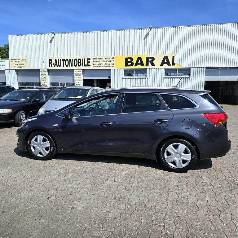 Grau Gebraucht 2016 Kia Ceed Sportswagon Kombi | 7.750 € (Superpreis) - Bild 1/4