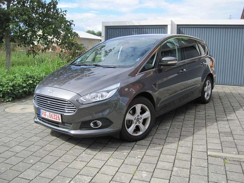 Gebraucht Ford S-MAX Titanium 241 PS (177 kW) 2017 Grau Van / Kleinbus