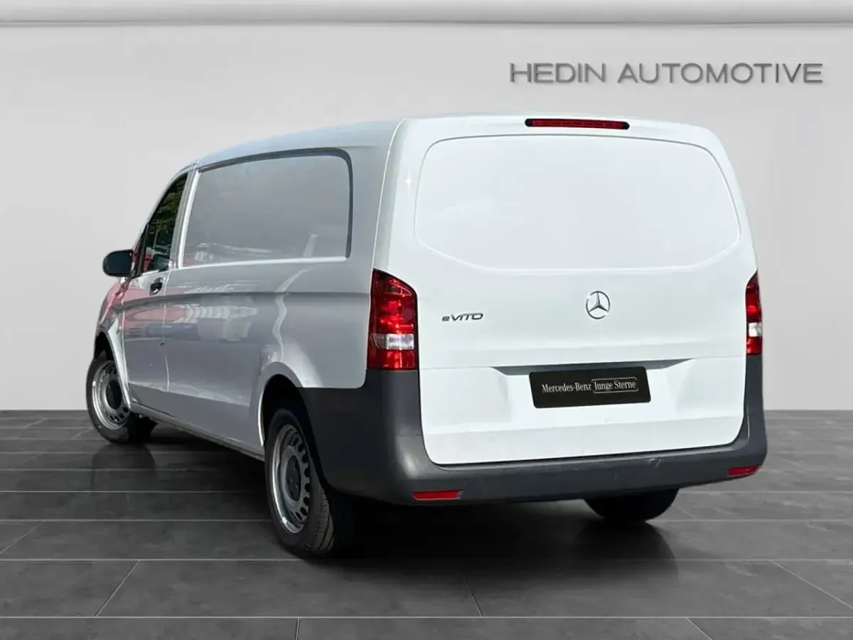 Gebraucht Mercedes Vito 116 PS (85 kW) 2022 Weiß Van
