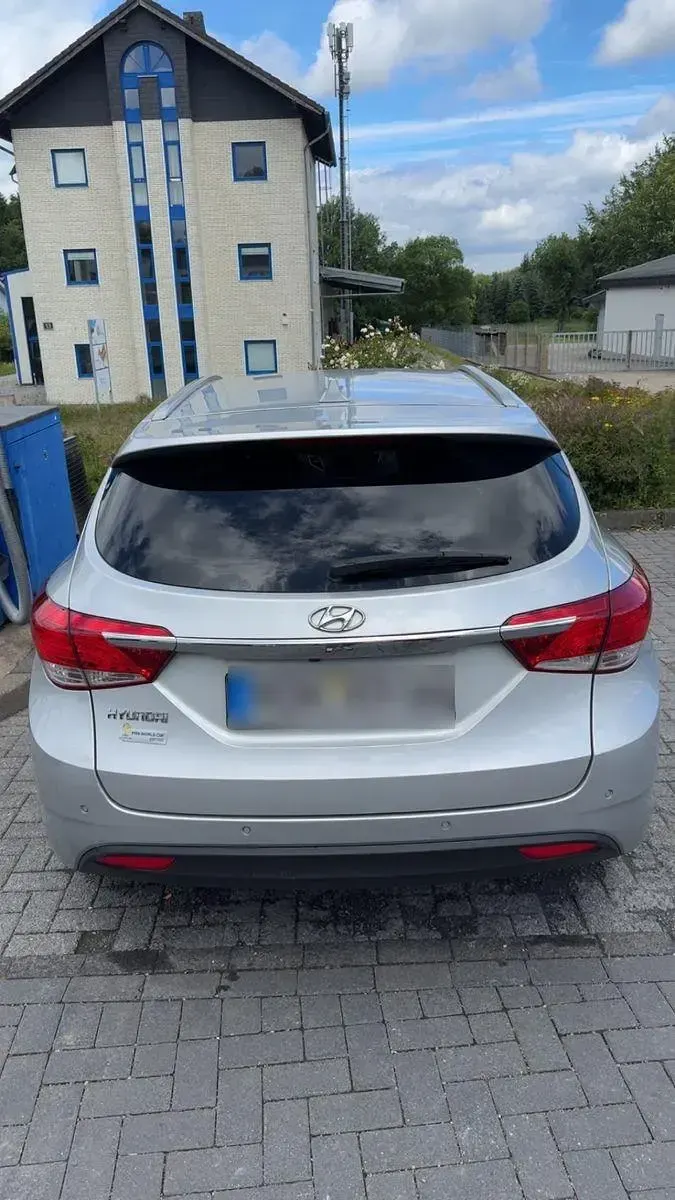 Gebraucht Hyundai i40 Premium 136 PS (100 kW) 2014 Silber Kombi