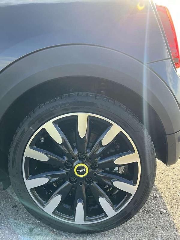 Gebraucht Mini Cooper SE 135 kW (184 PS) 2023 Schwarz Kleinwagen