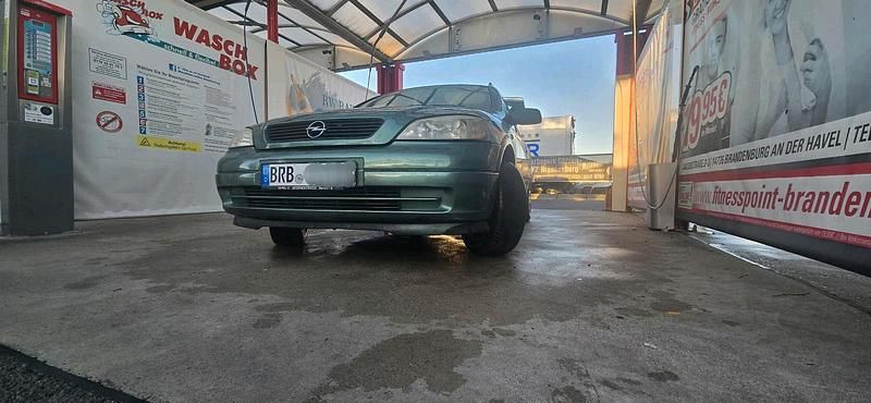 Grün Gebraucht 1999 Opel Astra Kombi | 1.600 € (Teuer) - Bild 1/4