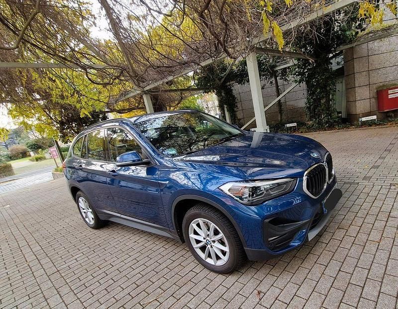 Blau Gebraucht 2022 BMW X1 Advantage SUV | 28.400 € (Fairer Preis) - Bild 1/4