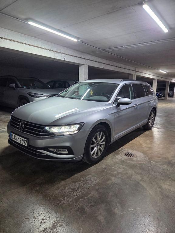 Silber Gebraucht 2020 VW Passat Business Kombi | 22.000 € (Guter Preis) - Bild 1/4