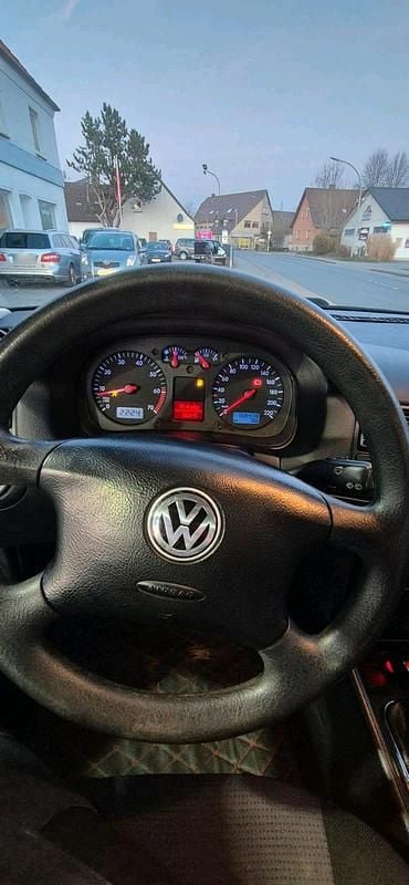 Gebraucht VW Golf IV 75 PS (55 kW) 2001 Blau Kleinwagen