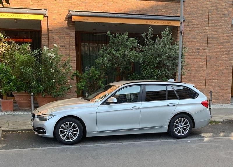 Gebraucht BMW 318 150 PS (110 kW) 2016 Silber Kombi