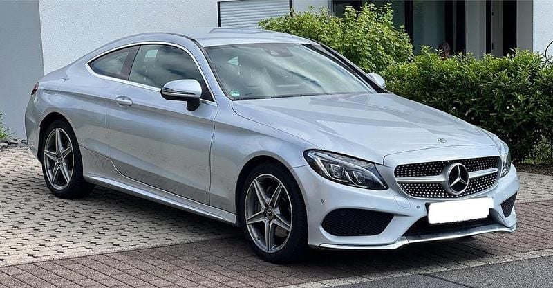 Silber Gebraucht 2017 Mercedes C180 AMG line Coupé | 19.500 € (Guter Preis) - Bild 1/4
