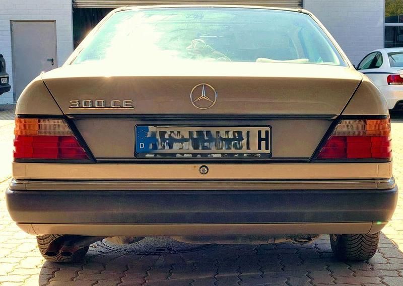 Gebraucht Mercedes E300 179 PS (131 kW) 1990 Gold Coupé