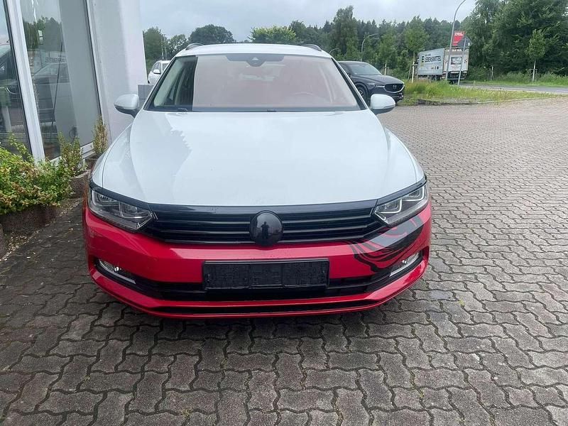 Pure white Gebraucht 2018 VW Passat Comfortline Kombi | 14.500 € (Fairer Preis) - Bild 1/4