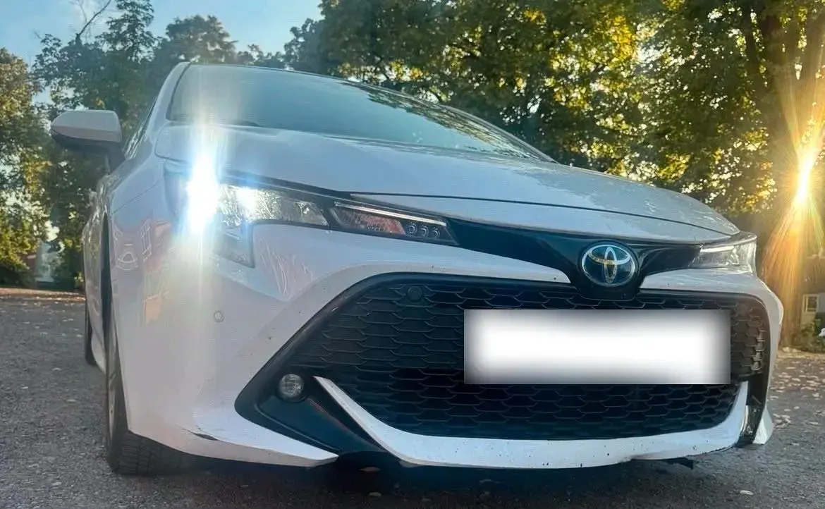 Gebraucht Toyota Corolla 140 PS (102 kW) 2021 Weiß Limousine