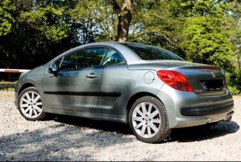 Grau Gebraucht 2007 Peugeot 207 CC Cabrio | 2.500 € (Fairer Preis) - Bild 1/4