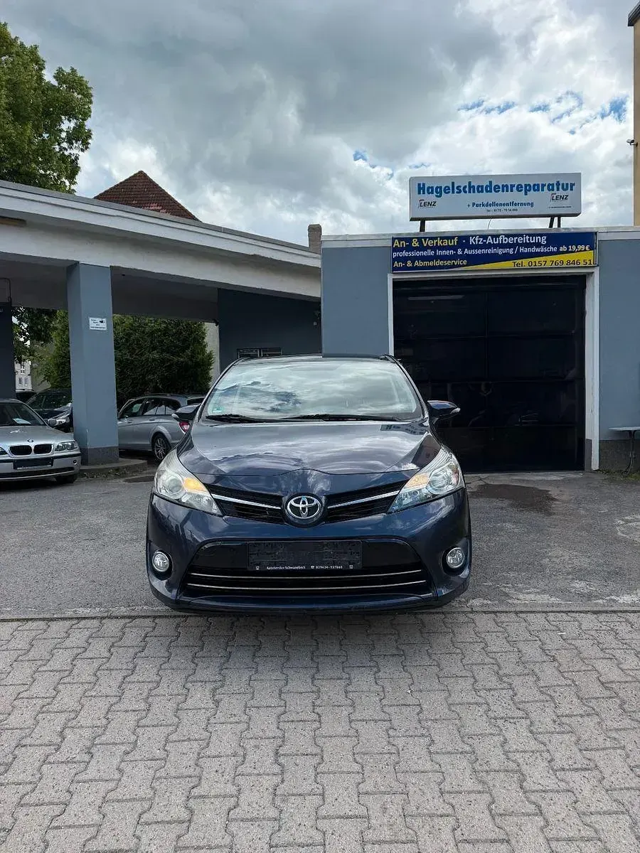 Gebraucht Toyota Verso Skyview Edition 111 PS (81 kW) 2015 Violet Van / Kleinbus