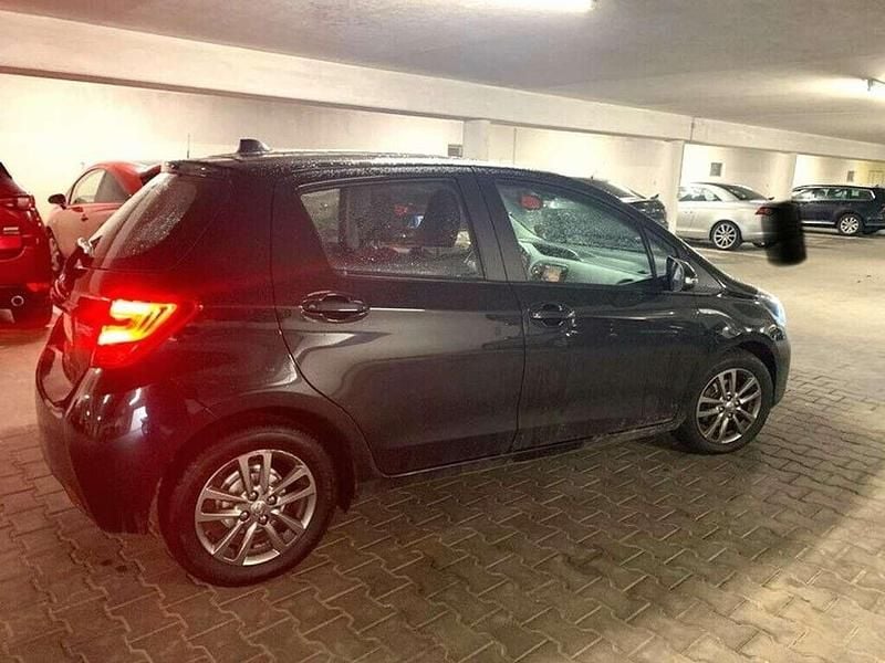 Gebraucht Toyota Yaris 90 PS (66 kW) 2015 Schwarz Limousine