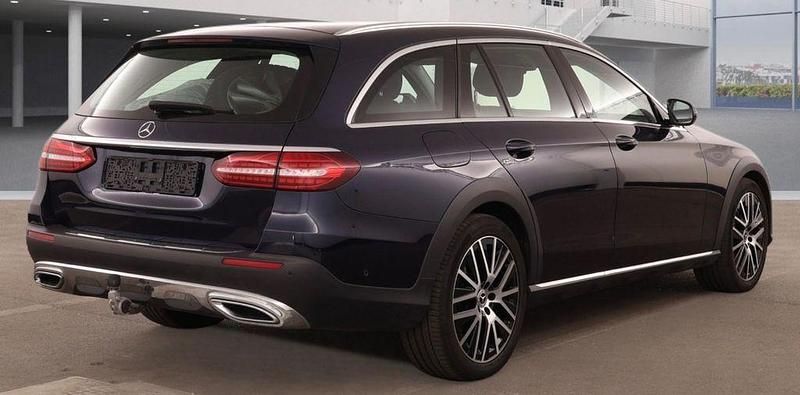 Gebraucht Mercedes E220 All-Terrain 194 PS (142 kW) 2022 Blau Kombi