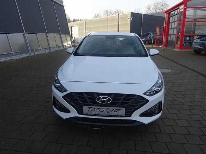 Gebraucht Hyundai i30 Pure 110 PS (80 kW) 2021 Weiß Limousine