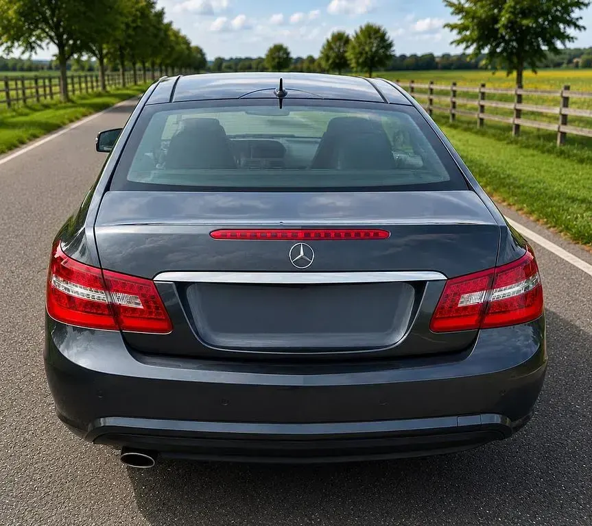 Gebraucht Mercedes E200 AMG 184 PS (135 kW) 2012 Grau Coupé