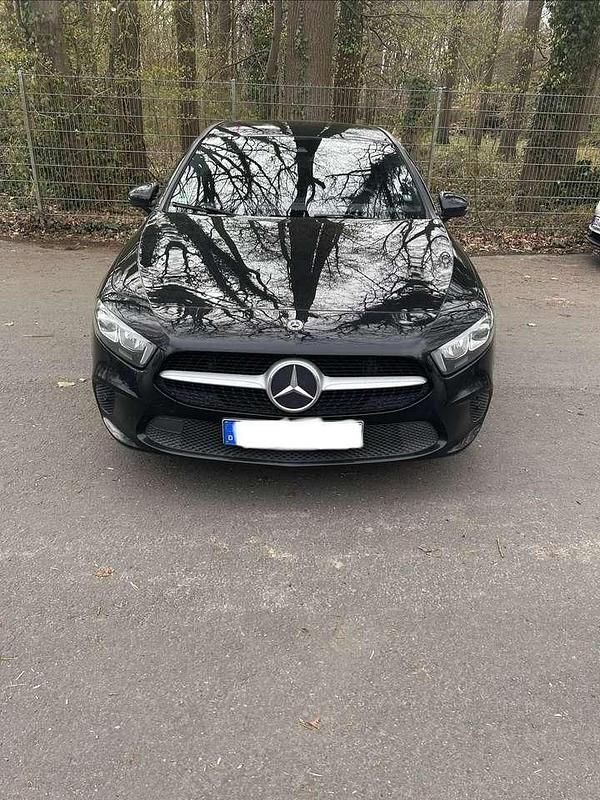 Gebraucht Mercedes A180 Progressive 136 PS (100 kW) 2019 Schwarz Limousine