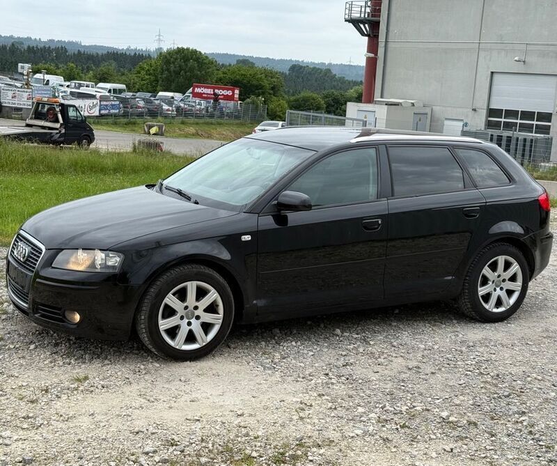 Schwarz Gebraucht 2005 Audi A3 Sportback Attraction Limousine | 1.600 € (Superpreis) - Bild 1/4