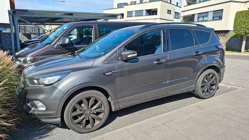 Grau Gebraucht 2019 Ford Kuga ST-Line SUV | 17.500 € (Fairer Preis) - Bild 1/4
