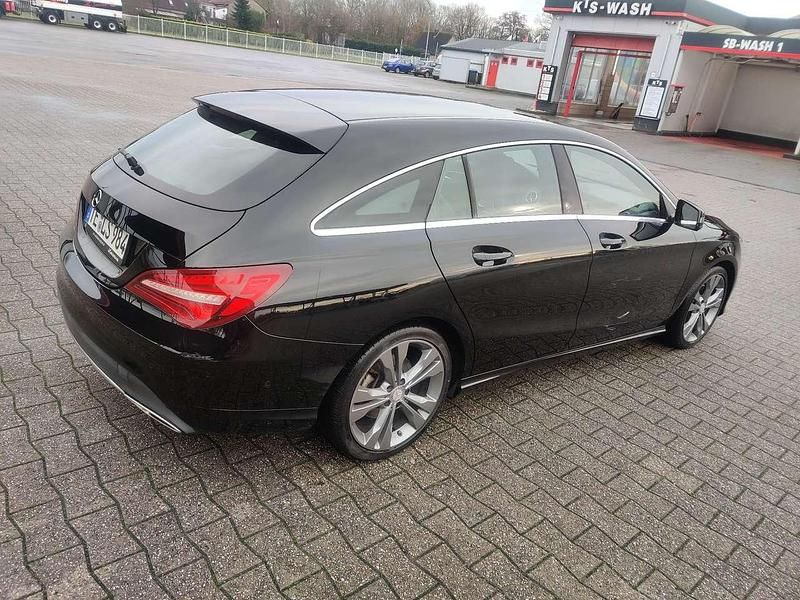 Gebraucht Mercedes CLA180 Shooting Brake 122 PS (89 kW) 2016 Schwarz Kombi