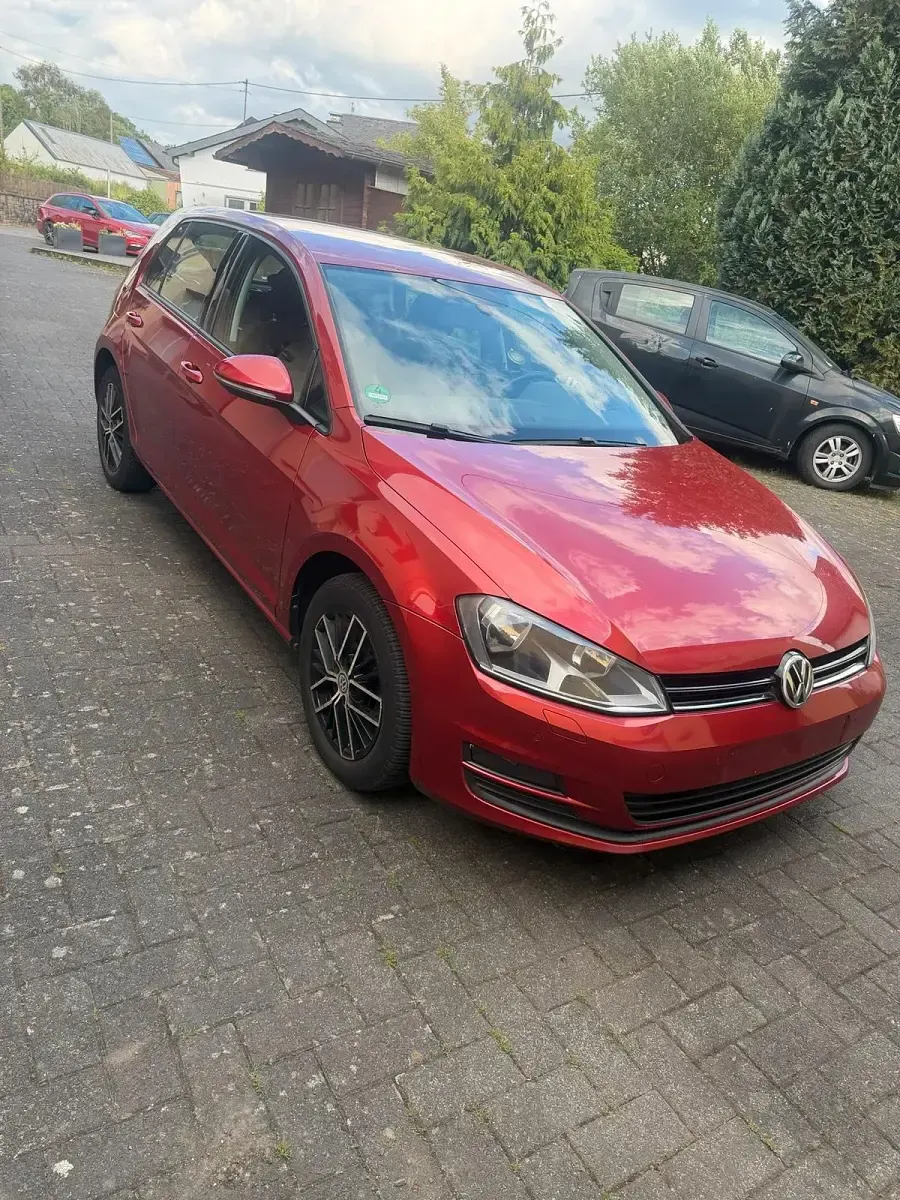 Gebraucht VW Golf VII 105 PS (77 kW) 2013 Rot Kleinwagen