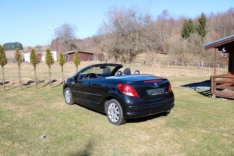 Gebraucht Peugeot 207 CC Active 120 PS (88 kW) 2014 Schwarz Cabrio