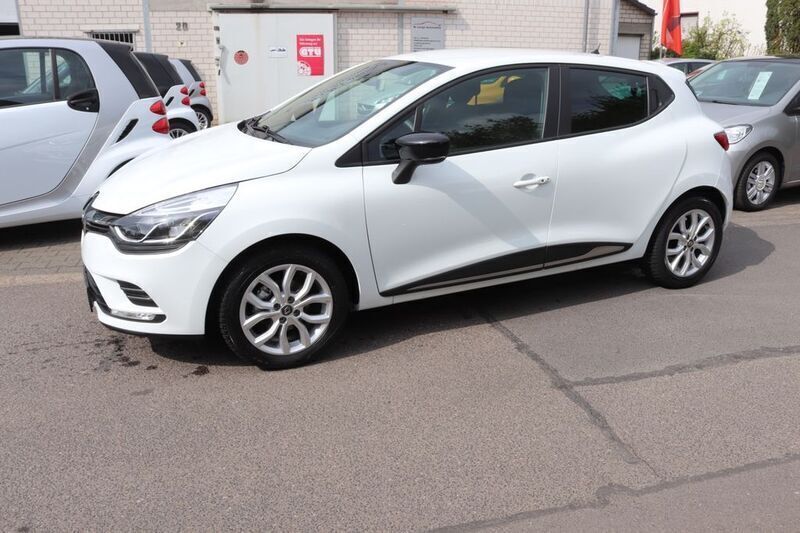 Weiß Gebraucht 2020 Renault Clio V Collection Limousine | 11.990 € (Fairer Preis) - Bild 1/4