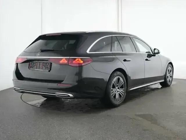Second-hand Mercedes E220 Exclusive 197 CP (144 kW) 2025 Negru Break