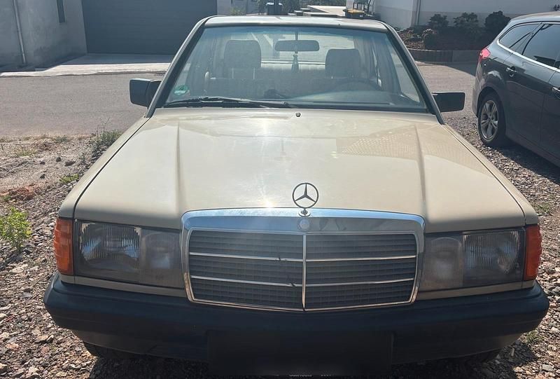 Usata Mercedes 190 1984 Beige Berlina