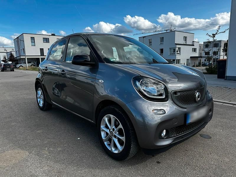 Grau Gebraucht 2016 Smart ForFour Passion Kleinwagen | 10.999 € (Etwas zu teuer) - Bild 1/4
