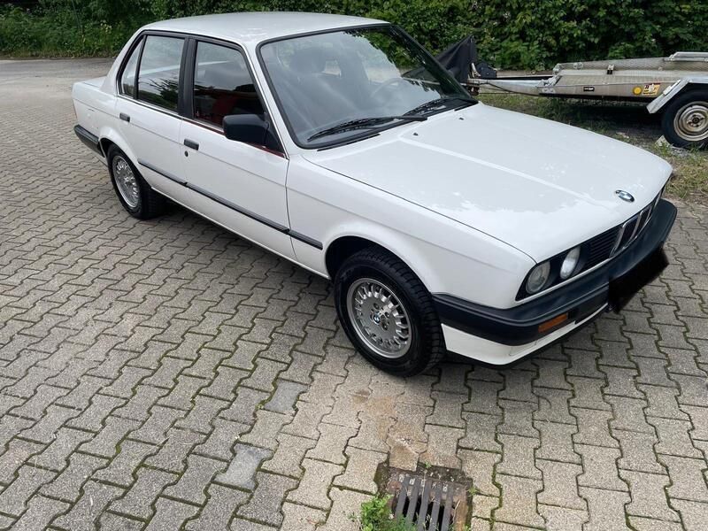 Weiß Gebraucht 1990 BMW 316 Limousine | 9.800 € - Bild 1/4
