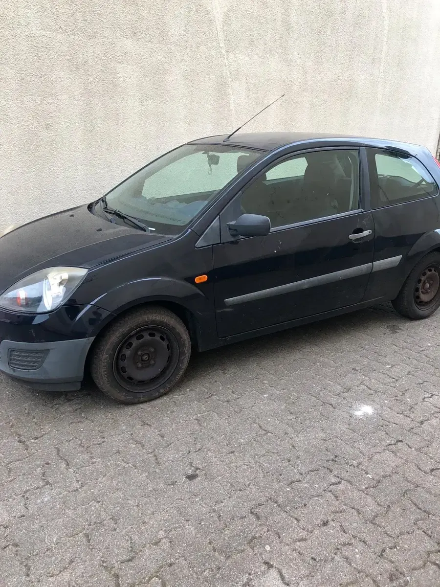 Second-hand Ford Fiesta 60 CP (44 kW) 2007 Negru Hatchback