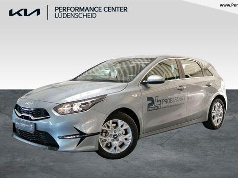 Silber Gebraucht 2024 Kia Ceed Vision Limousine | 21.990 € (Fairer Preis) - Bild 1/4