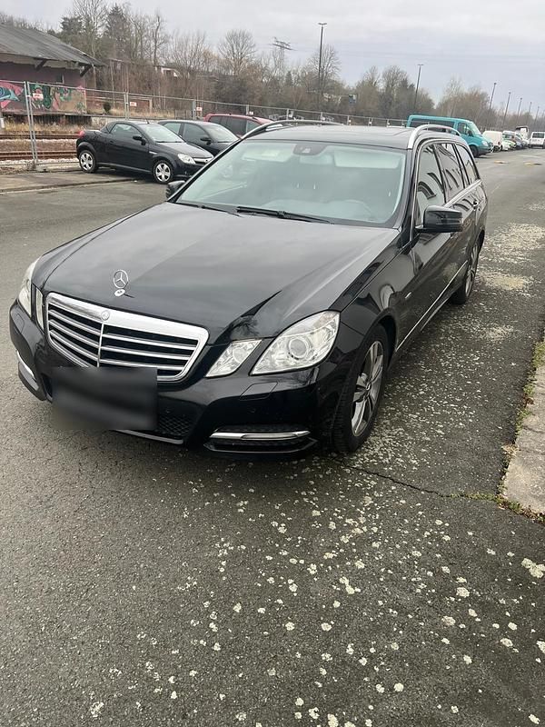 Gebraucht Mercedes E250 204 PS (150 kW) 2010 Schwarz Kombi