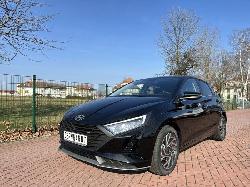 Schwarz Gebraucht 2023 Hyundai i20 GO! Limousine | 16.490 € (Fairer Preis) - Bild 1/4