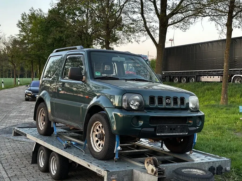 Second-hand Suzuki Jimny 82 CP (60 kW) 2002 Verde SUV